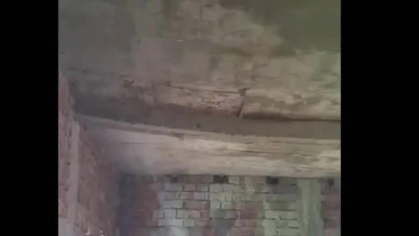 बेलछी: हसपुरा गांव में सामुदायिक भवन की छत एक महीने में धंसी, निर्माण गुणवत्ता पर उठे सवाल