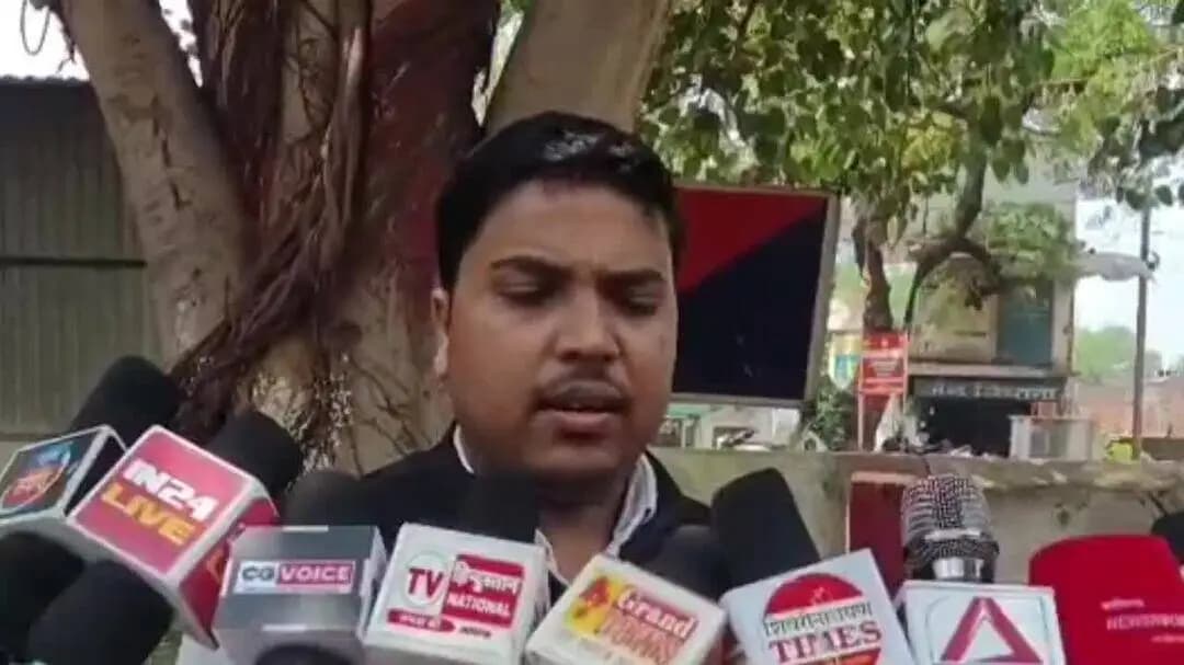 पामगढ़: पामगढ़ जनपद बना दारू का अड्डा, शराब की बोतलें और चखना पड़ा दिखाई दिया: दीपक मनहर