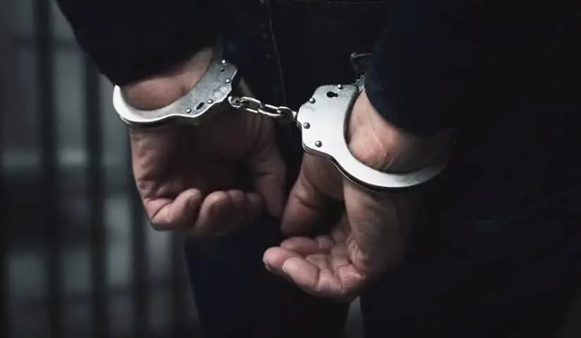 বারুইপুর: প্রকাশ্যে মদ্যপান করার অপরাধে উত্তর ভাগ্ থেকে আটক ২