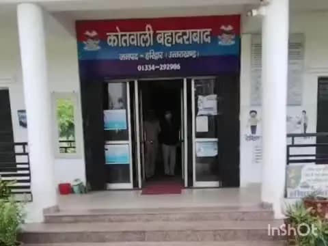 हरिद्वार: पत्नी की शिकायत पर बहादराबाद थाने पहुंचे पति ने पुलिस से की अभद्रता, गिरफ्तार किया गया