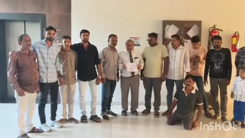 અમરેલી શહેર: અમરેલીમાં જાહેર માર્ગને અડીને મોબાઈલ ટાવર ઉભો કરાતા સ્થાનિકોમાં ભારે રોષ!