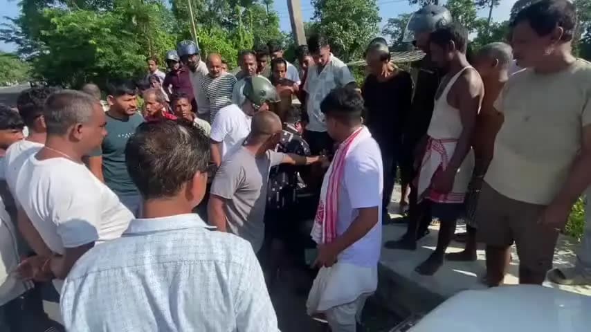 তিনিচুকীয়া: ডিগবৈৰ টিংৰাইত ভয়ংকৰ পথ দুৰ্ঘটনা — তীব্ৰবেগী স্কৰপিঅ’ৰ খুন্দাত গুৰুতৰভাৱে আহত গৰ্ভৱতী মহিলা