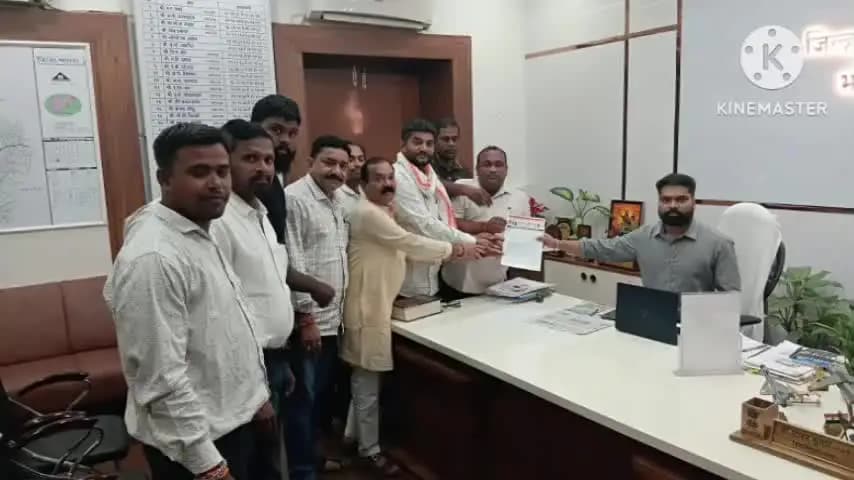 भंडारा: भंडारा आरटीओत 4 महिन्यांपासून ट्रॅक्टर नोंदणी ठप्प, 2 दिवसांत प्रश्न न सुटल्यास कार्यालयात 'साप छोडो' आंदोलन