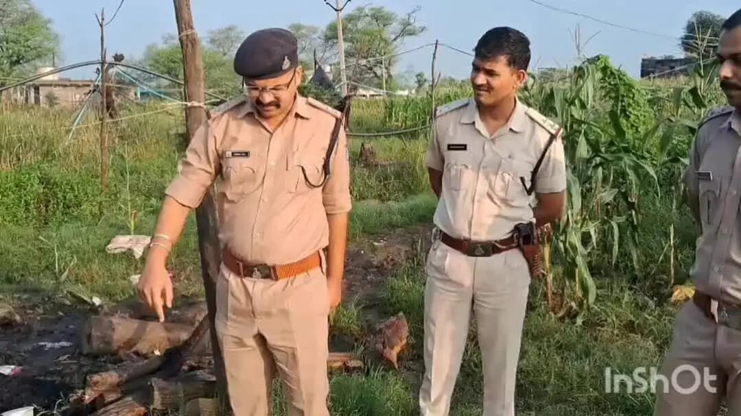 राघोगढ़: राजपुरा गोचा आमलया बरसत मकसूदनगढ़ में अवैध शराब पर छापेमारी, ₹14 लाख की 370 लीटर शराब व 8600 KG लहान जब्त, 4 पर FIR