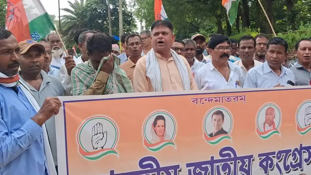 জয়পুর: জয়পুর ব্লক অফিসের বিডিওর নিকট বিভিন্ন দাবিদার ভিত্তিতে ডেপুটেশন কংগ্রেসের