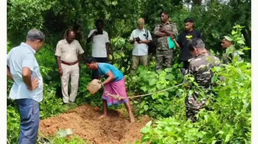 सारठ: चितरा थाना के करमचंद में पति ने पत्नी की पीटकर हत्या कर शव झाड़ियों में दफनाया, आरोपी पति गिरफ्तार