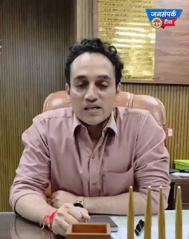 कलेक्टर नरेंद्र कुमार सूर्यवंशी के निर्देश पर लक्ष्मणबाग मंदिर परिसर में सिंगल यूज प्लास्टिक और थर्माकोल पर प्रतिबंध। प्रसाद वितरण व भंडारे में प्लास्टिक की जगह पत्तल-दोने जैसे प्राकृतिक विकल्पों का उपयोग करने एसडीएम हुजूर अनुराग तिवारी ने की अपील
CM Madhya Pradesh Dr Mohan Yadav Collector Rewa Jansampark Madhya Pradesh
#Rewa #रीवा