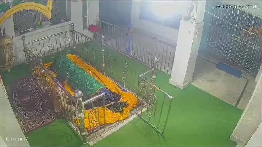 लोहरदगा: जामा मस्जिद-मजार तोड़फोड़ मामले का निगरानी कैमरे का फुटेज वायरल, युवक की हरकतें कैद