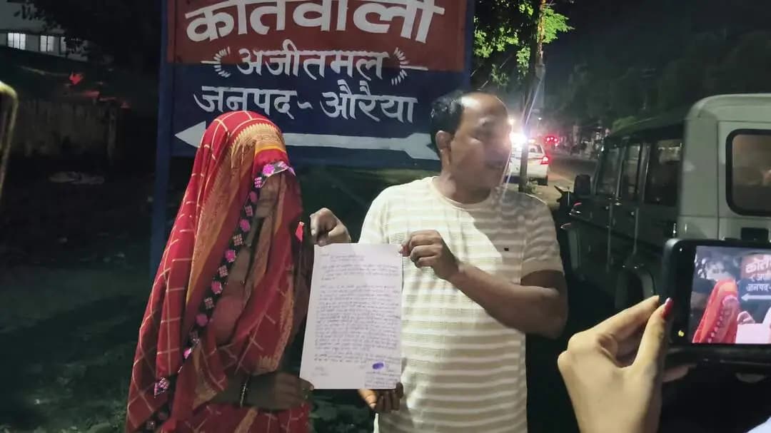 बहु रास्ते में जारही थी ससुर ने रास्ते में और कुछ गुंडो ने गाड़ी में उतर कर गाड़ी से और मारपीट हो गई
