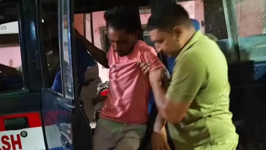 मिर्ज़ापुर: नटवा क्षेत्र में चैन स्नैचिंग मामले में पुलिस मुठभेड़ में मुख्य आरोपी के पैर में लगी गोली, साला भी गिरफ्तार, चैन बरामद