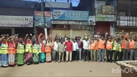 వికారాబాద్: మున్సిపల్ కార్మికులకు 3నెలల పెండింగ్ జీతాలు ఇవ్వాలని సీఐటీయూ ఆధ్వర్యంలో నిరసన