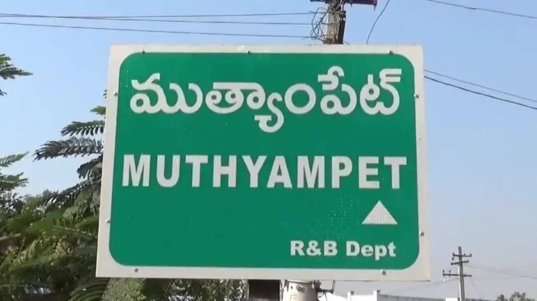 మల్యాల: ముత్యంపేట శివారులోని వ్యవసాయ బావిలో దూకి కవిత అనే మహిళా తన చిన్న కొడుకు శశాంక్ తో పాటు ఆత్మహత్యకు పాల్పడింది
