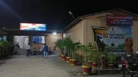 ସୁନ୍ଦରଗଡ: ମଧ୍ୟରାତ୍ରୀରେ ଯୁବକଙ୍କୁ ସଂଘବଦ୍ଧ ମରଣାନ୍ତକ ଆକ୍ରମଣ! ପଞ୍ଚମୁଖୀ ହନୁମାନ ଛକରେ ଆତଙ୍କ, ଗୁରୁତର ଯୁବକ ରାଉରକେଲା ସ୍ଥାନାନ୍ତର