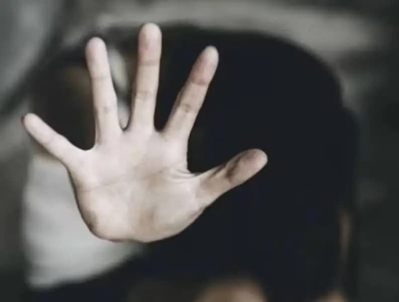 राजापूर: राजापुरात अल्पवयीन तरुणीवर अत्याचार प्रकरणी लॉज मालकाला नोटीस