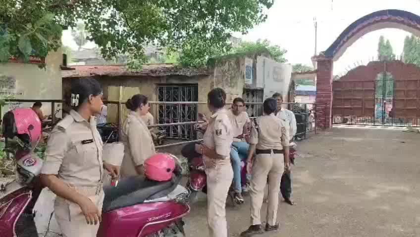 सिवान: सिवान में पुलिस दीदी के द्वारा शैक्षणिक संस्थानों और हॉस्टलों के आसपास नियमित गस्ती