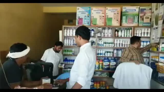 मुंगेली: मुंगेली जिले में कीटनाशक विक्रय केन्द्रों की सघन जांच, अनियमितता पर की गई कार्रवाई