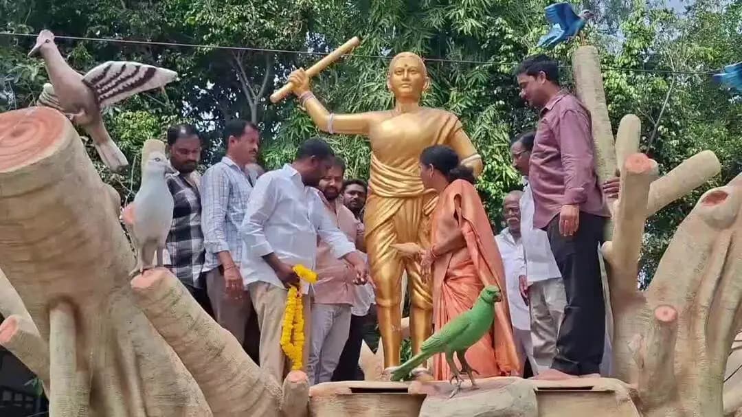 సిరిసిల్ల: సిరిసిల్లలో రజక సంఘం ఆధ్వర్యంలో చాకలి ఐలమ్మ వర్ధంతి కార్యక్రమం పాల్గొన్న మున్సిపల్ చైర్పర్సన్ జిందం కళా చక్రపాణి