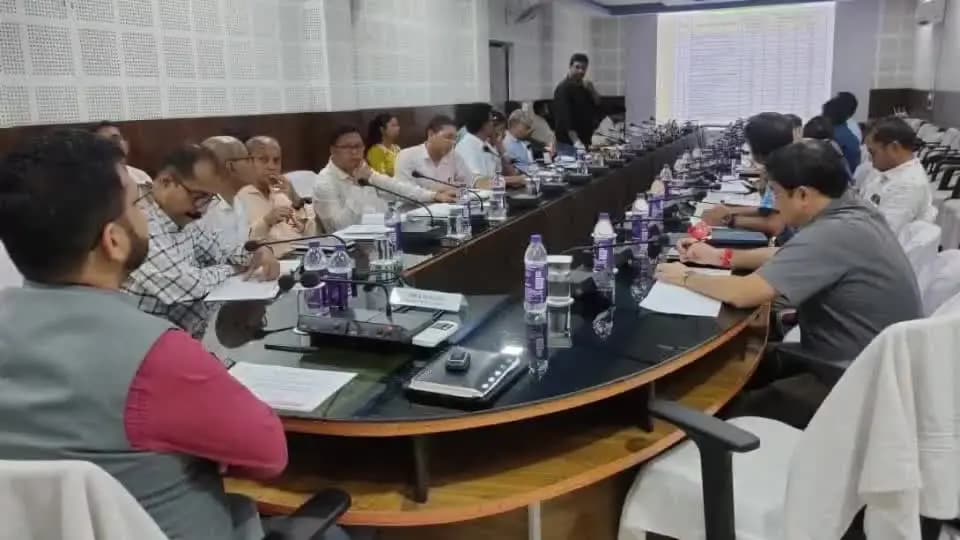 উদয়পুর: বিদ্যাজ্যোতি স্কুল বিষয়ক সভা অনুষ্ঠিত হলো উদয়পুর গোমতী জেলাশাসক অফিসের কনফারেন্স হলে