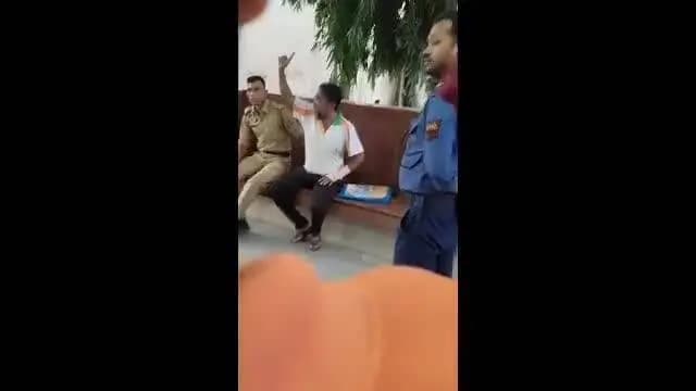 উদয়পুর: গোমতী জেলা হাসপাতালে কত বড় তো পুলিশ কর্মী ও বেসরকারি সিকিউরিটি গার্ড দের সঙ্গে ব্যাপক অবব্য আচরণ একে প্রভাবশালী ব্যক্তি