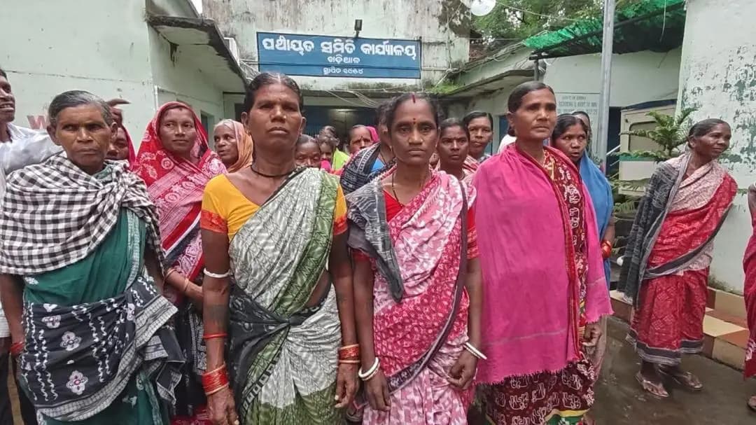 ଖରିଆର: ଗ୍ରାମଲୋକଙ୍କ ଅଭିଯୋଗ: 4 ମାସ ଧରି ଚାଉଳ ମିଳୁନାହିଁ