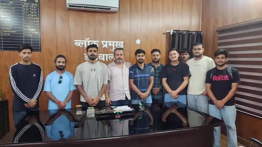 डोईवाला: बड़कोट माफी के युवाओं ने ब्लॉक प्रमुख गौरव सिंह से की मुलाकात