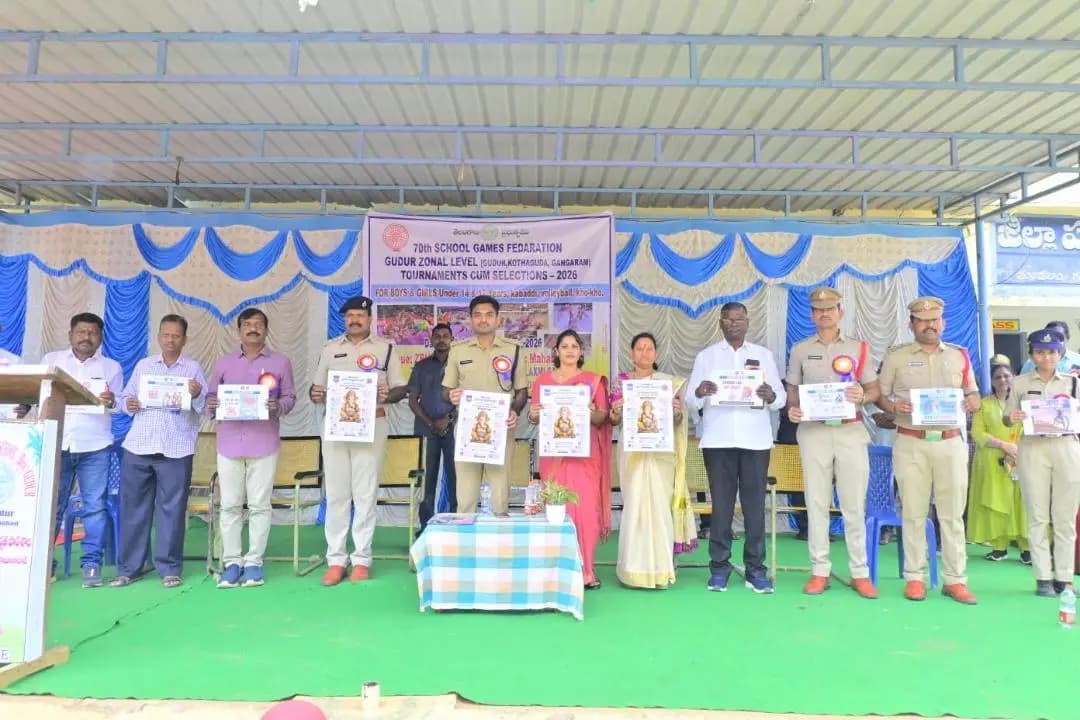 గూడూర్: మహబూబాబాద్: విద్యార్థులకు దిశానిర్దేశం చేసిన ఎస్పీ డాక్టర్ శబరీష్