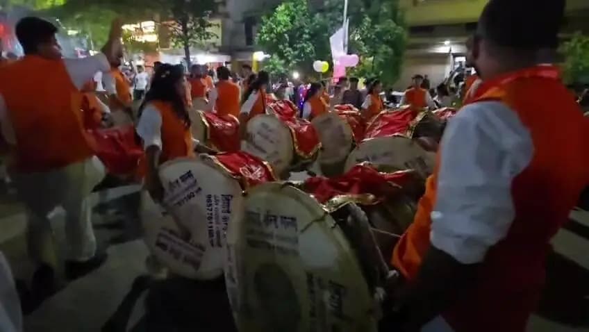 राजनांदगांव: राजनांदगांव में गणेश प्रतिमा के भव्य स्वागत में नागपुर के ढोल-नगाड़े की धूम