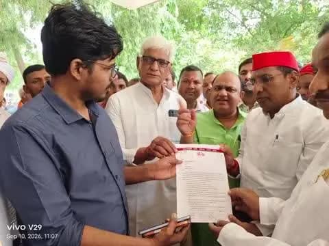 सिकंदरपुर: सिकंदरपुर तहसील क्षेत्र के बाढ़ ग्रसित गांवों में राहत कार्य पहुंचाने की मांग को लेकर सपाईयों ने एसडीएम को सौंपा ज्ञापन