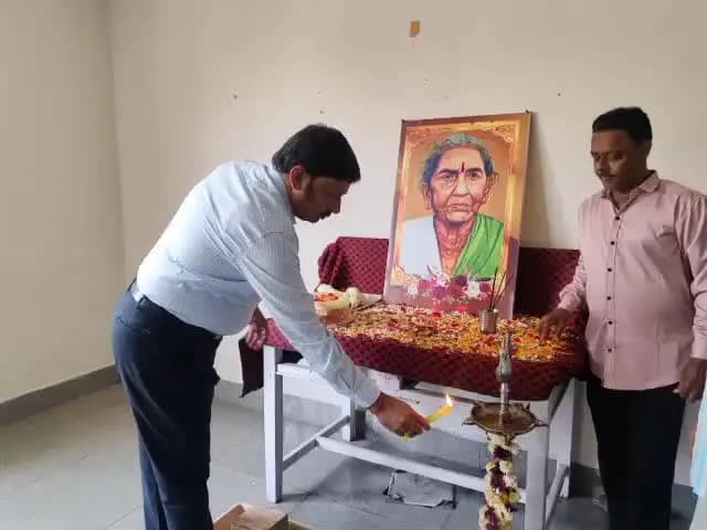 నిర్మల్: నిర్మల్ జిల్లా కలెక్టరేట్లోని సమావేశ మందిరంలలో వీరనారి చాకలి ఐలమ్మ వర్ధంతి కార్యక్రమం