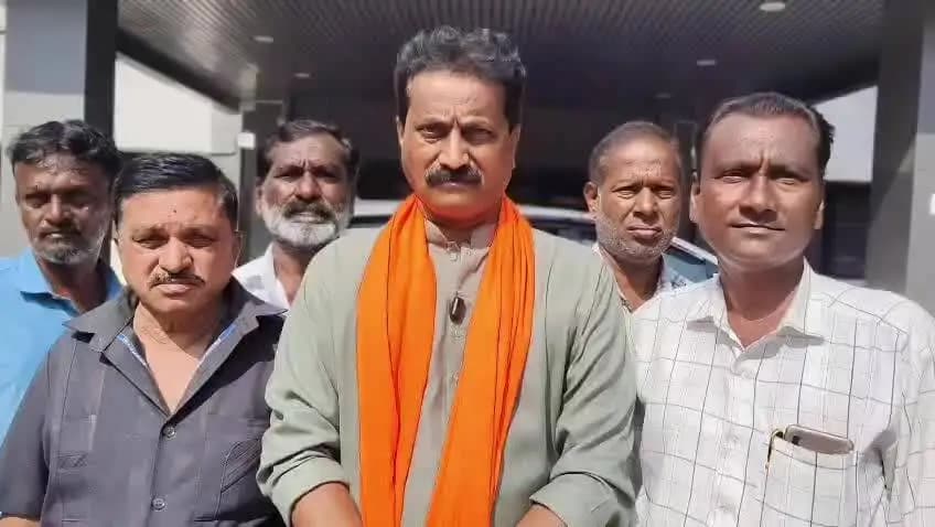 नांदेड: जिल्ह्यातील रासायन मिश्रीत ताडी (सिंधि) विक्री लिलाव रद्द करा : शिवसेनेचे व्यंकट मुदिराज यांची जिल्हाधिकाऱ्यांकडे मागणी