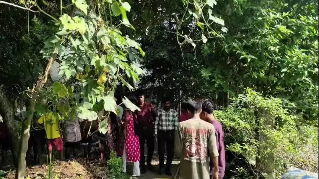 ইসলামপুর: আগুন নেভাতে গিয়ে বিপদ! বাবুপাড়ায় সিলিন্ডার বিস্ফোরণ, গুরুতর আহত যুবক