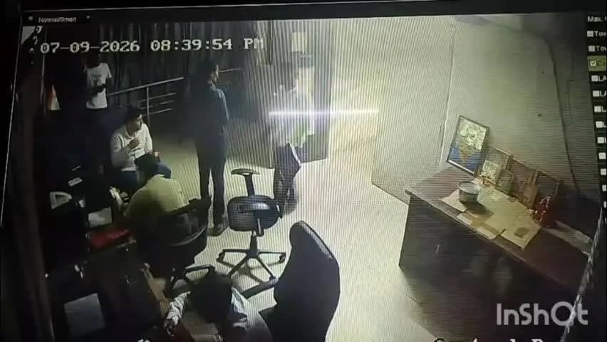 यवतमाळ: भामराजा टोलनाक्यावर कर्मचाऱ्याला मारहाण सीसीटीव्हीत घटना कैद