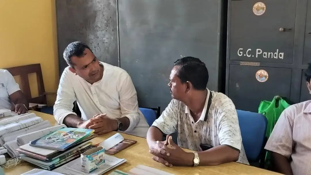 ଗରଦପୁର: କୁରୁଜଙ୍ଗାର ପଞ୍ଚାୟତ ବିଦ୍ୟାଳୟର ଅସୁବିଧା ସମାଧାନ ପାଇଁ ବିଜେପିର ନେତାଙ୍କ ଚେଷ୍ଟା