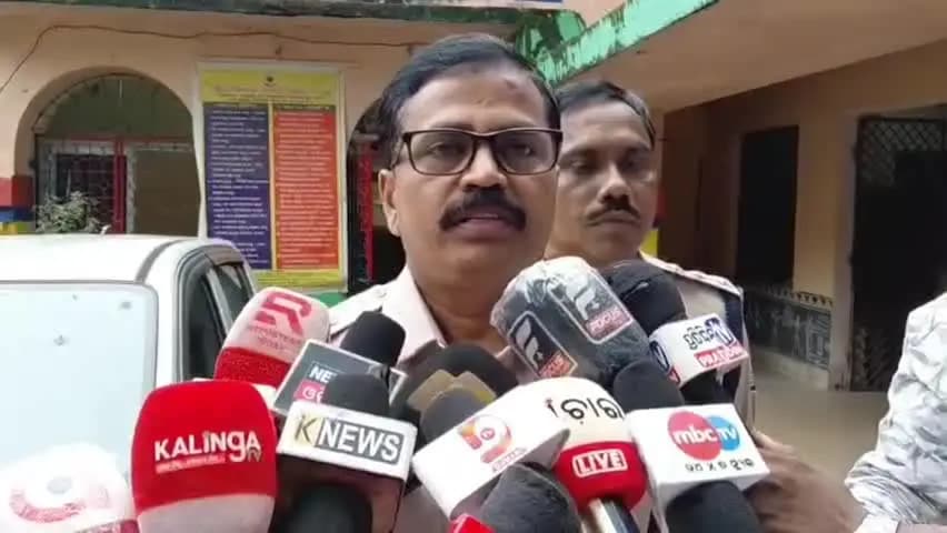 ଢେଙ୍କାନାଳ ସଦର: ସହରରୁ କେମନ୍ତି ହେଉଥିଲା ସୁନା ଚେନ ଲୁଟ , ଲୁଟେରାକୁ କାବୁ କରି ପ୍ରତିକ୍ରିୟା ରଖିଲେ ଏସଡିପିଓ