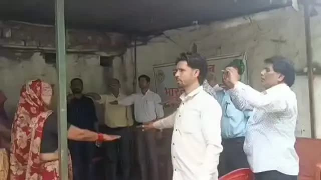 ➡️ कलेक्टर श्रीमती प्रतिभा पाल के निर्देशानुसार ग्राम राखसी में जन-जागरूकता नशामुक्ति अभियान के अंतर्गत ग्रामीणों को नशे से दूर रहने, स्वयं नशामुक्त रहने तथा समाज को नशामुक्त बनाने में सक्रिय भूमिका निभाने की शपथ दिलाई गई।
#JansamparkMP #sagar