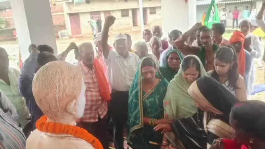 टाटीझरिया: मुक्ति दूधमनियां में महेंद्र प्रताप सिंह का शहादत दिवस मना, सामंतों की रियासत में शोषितों का इंकलाब थे महेंद्र बाबू