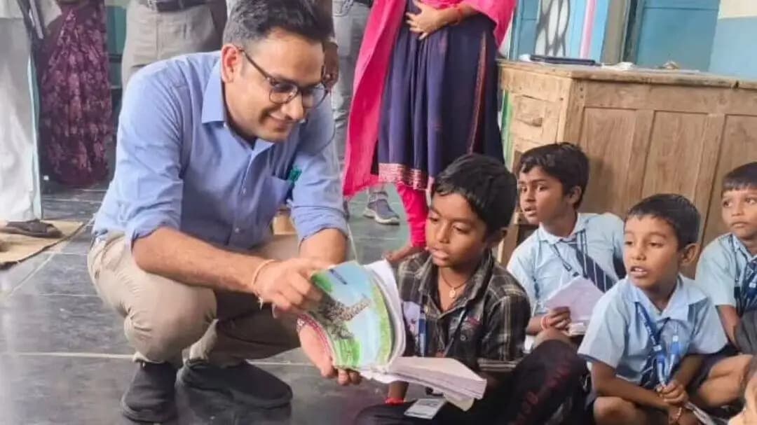 అసిఫాబాద్: ప్రీ ప్రైమరీ పాఠశాలలను పరిశీలించిన అదనపు కలెక్టర్ యువరాజ్ మర్మట్