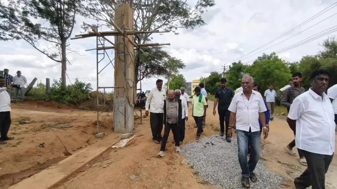 ರಾಮನಗರ: ರಾಯರದೊಡ್ಡಿ ಬಳಿ ಪಾಂಡುರಂಗ ಸ್ವಾಮಿ ದೇವಾಲಯದ ಕಟ್ಟಡ ನಿರ್ಮಾಣಕ್ಕೆ ಶಾಸಕ ಇಕ್ಬಾಲ್ ಹುಸೇನ್ ಗುದ್ದಲಿ ಪೂಜೆ
