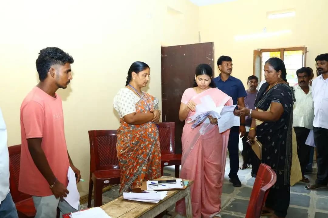 కురవి: మహబూబాబాద్లో ఓటర్ల జాబితా ప్రత్యేక సవరణ: కలెక్టర్ స్నేహ శబరిష్ పర్యవేక్షణ
