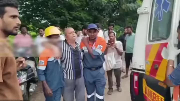 తణుకు: తేతలి వద్ద జాతీయ రహదారిపై బైకును ఢీకొని పంట కాలువపై నుంచి పల్టీలు కొడుతూ బోల్తా పడ్డ కారు