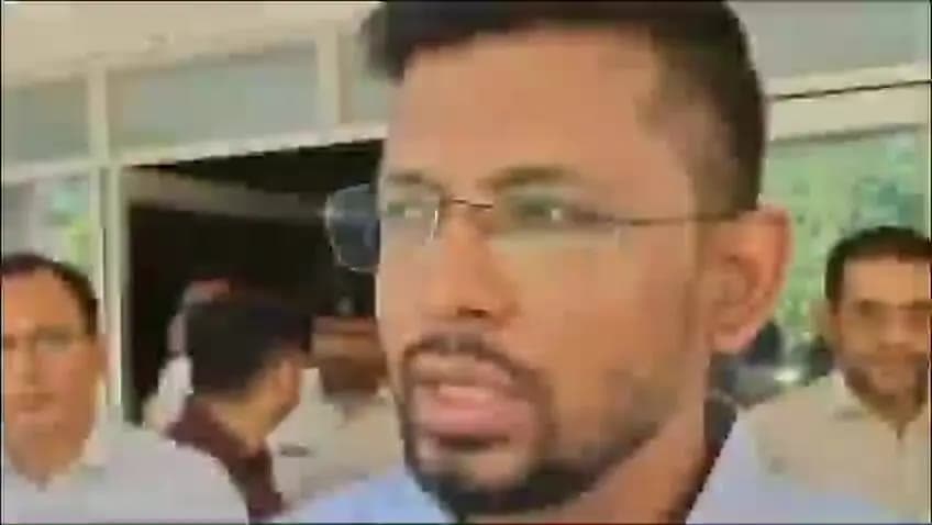 मीनापुर: मीनापुर में डीएम ने औचक निरीक्षण कर जनकल्याणकारी योजनाओं व राजस्व मामलों की समीक्षा की