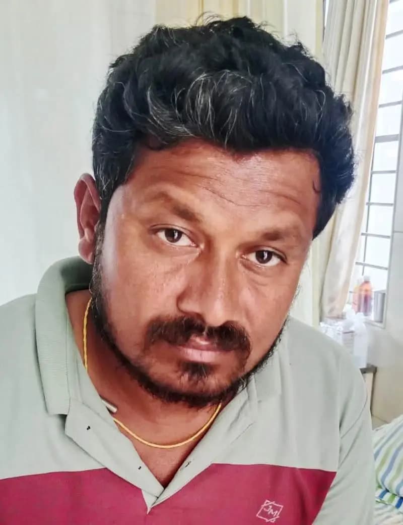 ರಾಮನಗರ: ಬೈಕ್ನಲ್ಲಿ ತೆರಳುತ್ತಿದ್ದ ರೈತನ ಮೇಲೆ ಚಿರತೆ ದಾಳಿ, ಅದೃಷ್ಟವಶಾತ್ ಪ್ರಾಣಾಪಾಯದಿಂದ ಪಾರು