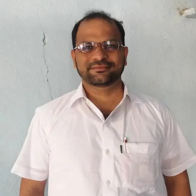 గద్వాల్: రోడ్డు ప్రమాదంలో కంచుపాడు ఇంచార్జ్ ఏఈఓ నీలద్ది శ్రీకాంత్ మృతి