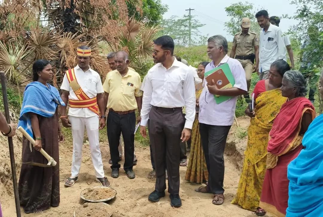 விழுப்புரம்: விழுப்புரம் வீரங்கிபுரம்: பூமணி வாய்க்கால் சீரமைப்பு பணியை ஆய்வு செய்த மாவட்ட ஆட்சியர்