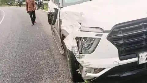 ଆନନ୍ଦପୁର: କରଞ୍ଜିଆ-ଠାକୁରମୁଣ୍ଡା ରାସ୍ତା ଠାଙ୍ଗୁରୁସାହି ନିକଟରେ କାର ଓ ମଧ୍ୟରେ ଧକ୍କା ହୋଇଥିବା