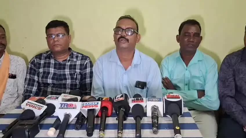 ଲଖନପୁର: ଆର.ପି.ଡି.ଏ.ସି. ବୈଠକରେ ବିସ୍ଥାପିତଙ୍କ ଦାବି ଗୃହୀତ, ବିଧାୟକ ଟଙ୍କଧର ତ୍ରିପାଠୀଙ୍କୁ ବିପୁଳ ସମ୍ବର୍ଦ୍ଧନା
