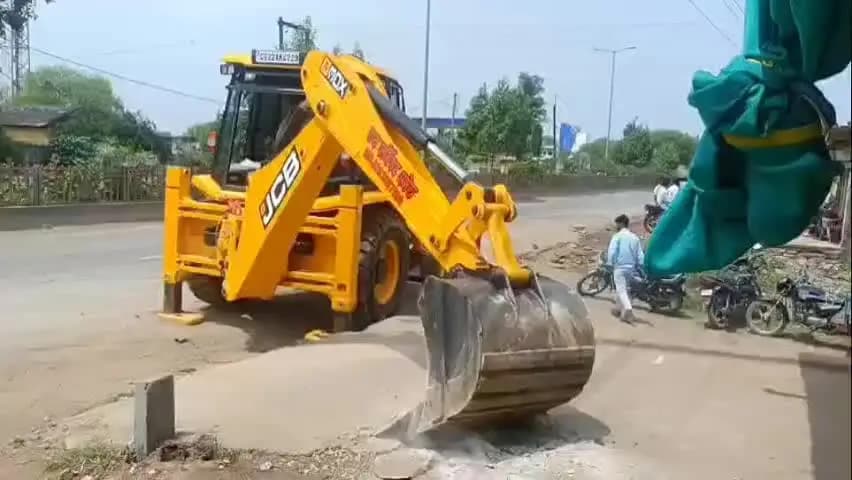पलारी: पलारी में हाईवे रोड निर्माण की तैयारी तेज, NH टीम ने अतिक्रमण हटाने का काम शुरू किया