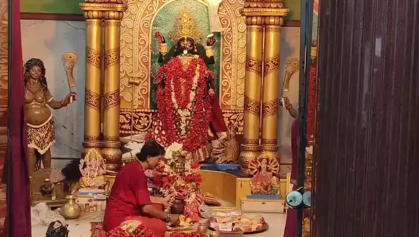 কাকদ্বীপ: কৌশিক অমাবস্যায় কাকদ্বীপ শ্মশান কালী মন্দিরে ভক্তদের ঢল