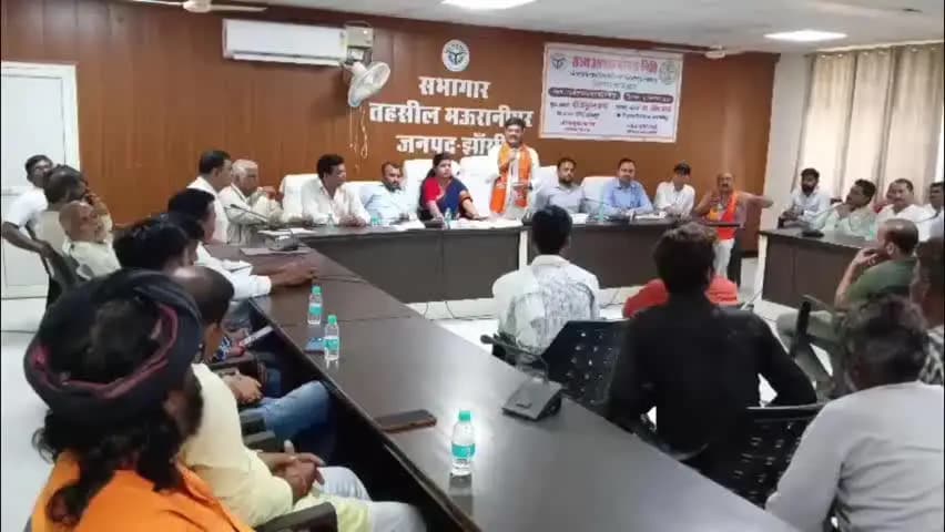 मऊरानीपुर: दैवीय आपदा पीड़ितों को मऊरानीपुर में 22 लाख से अधिक की राहत, 20 लाभार्थियों को बांटे गए चेक और स्वीकृति प्रमाण पत्र