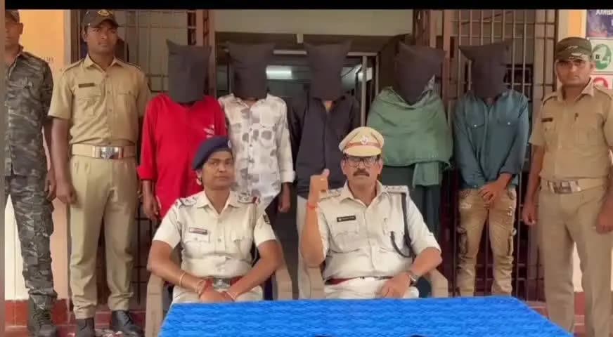 ରାୟଗଡା: ଅମ୍ବାଦଳା ପୋଲିସ ପକ୍ଷରୁ ଆନ୍ତଃରାଜ୍ୟ ଗଞ୍ଜେଇ ଚୋରାଚାଲାଣ ରାକେଟ୍ର ପର୍ଦ୍ଦାଫାଶ, ମହିଳାଙ୍କ ସମେତ ମୋଟ ୫ ଜଣ ଗିରଫ